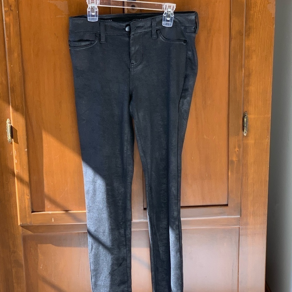 Liverpool jean company madonna leggings 2 button zip closure size 4/27